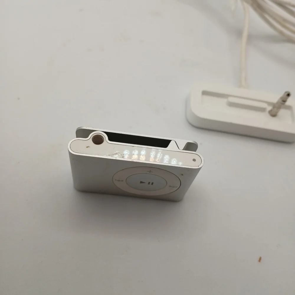 Apple iPod Shuffle 2nd Gen A1204 Silver / Gray -  MP3 Player Vintage  Untested - Picture 6 of 12